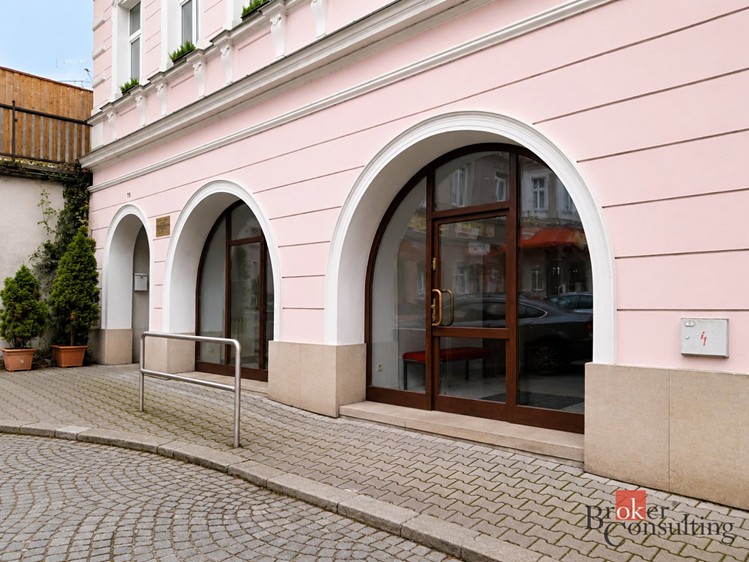 Комерційне приміщення в оренду, 130 м² (1 з 4)
