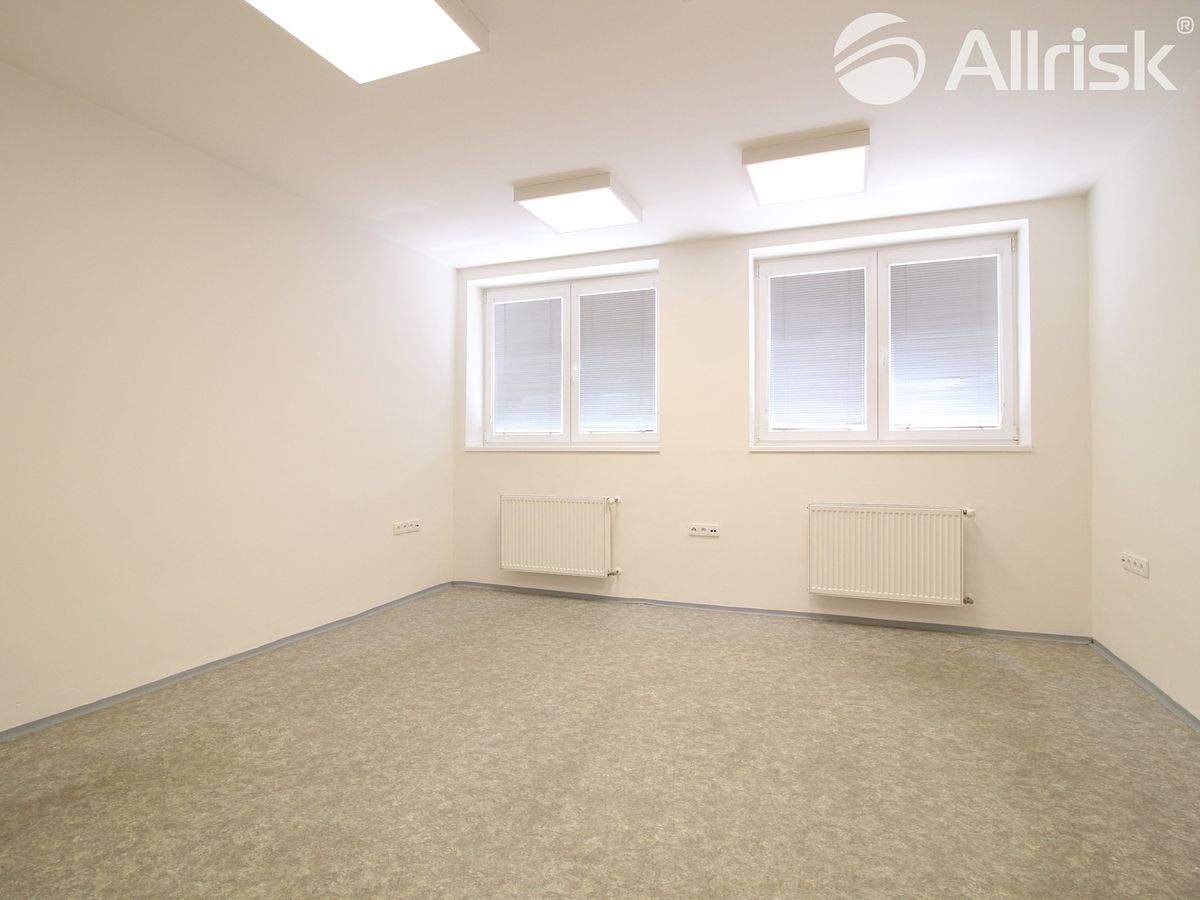 Pronájem kanceláře 173 m² – fotografie 2