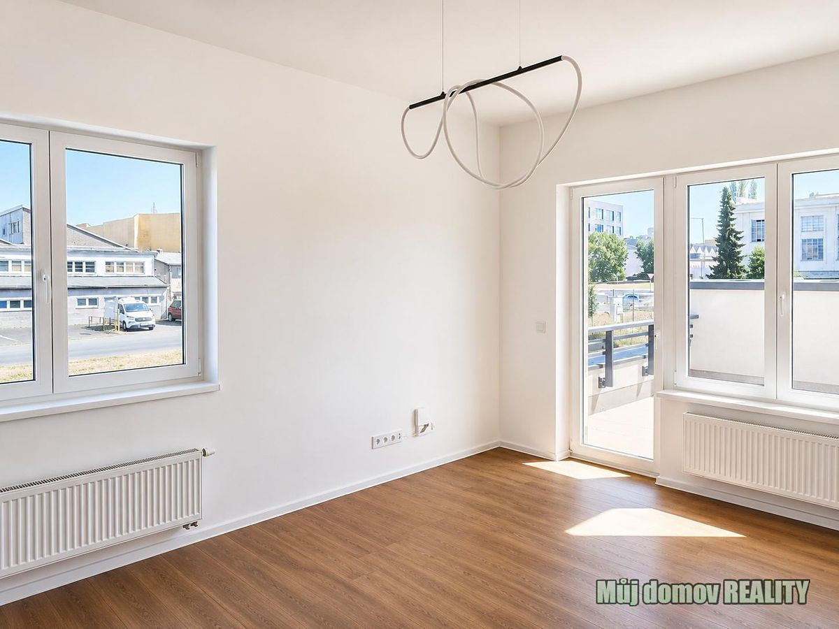 Pronájem bytu 2+kk 48 m² – fotografie 2