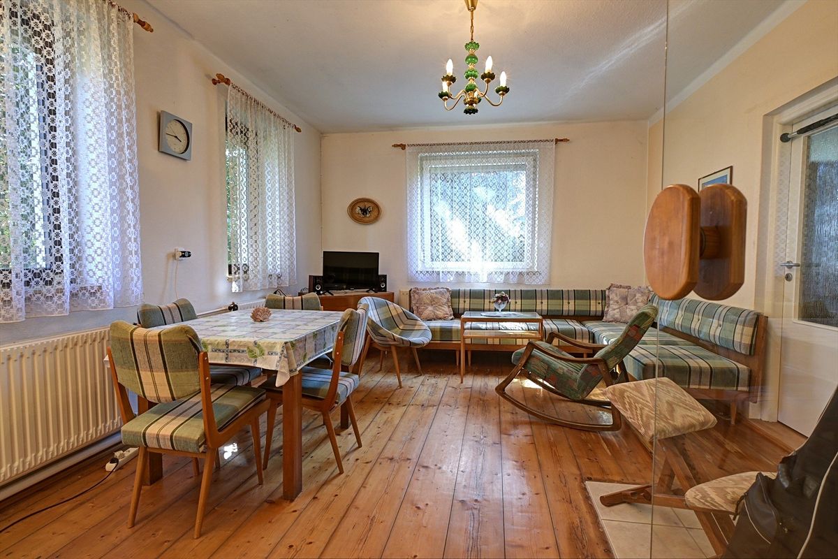 Prodej rodinného domu 203 m², pozemek 1246 m² – fotografie 2