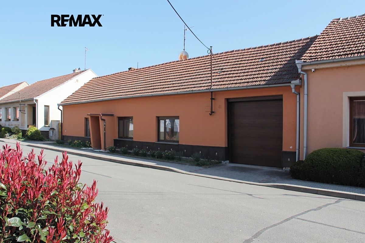 Prodej rodinného domu 232 m², pozemek 990 m²