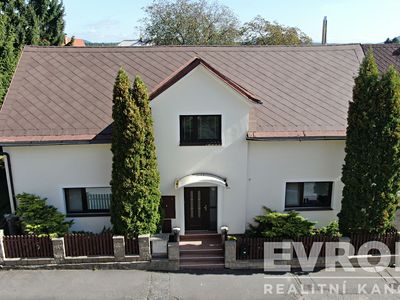 Prodej rodinného domu 250 m², pozemek 2264 m²