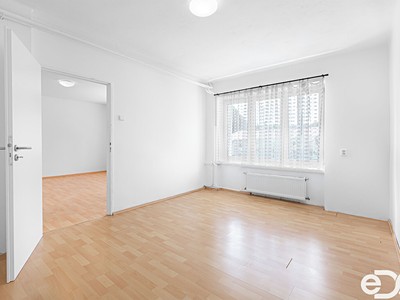 Prodej bytu 2+1, 59 m² (2 z 12)