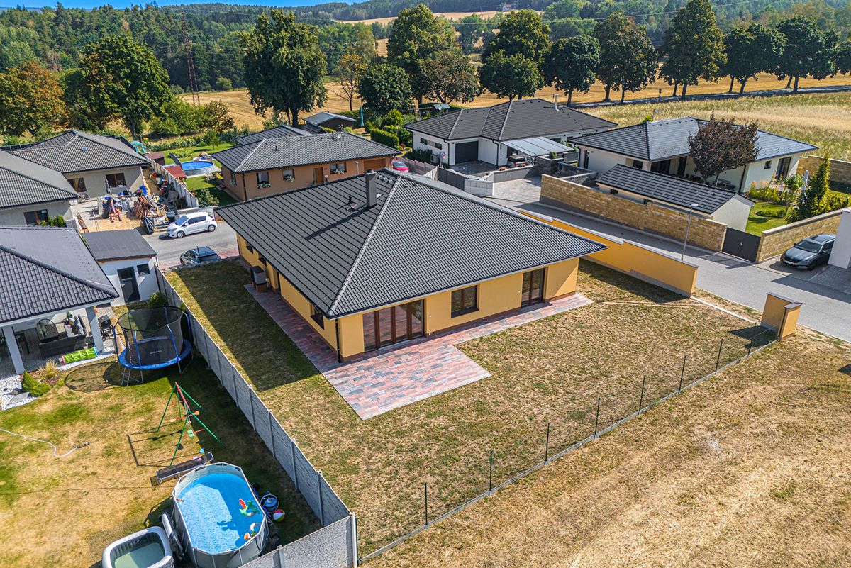 Prodej rodinného domu 193 m², pozemek 815 m² – fotografie 4
