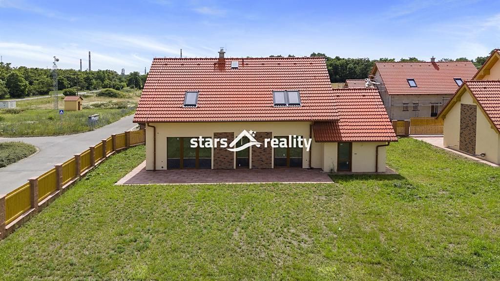 Prodej rodinného domu 179 m², pozemek 676 m² – fotografie 2