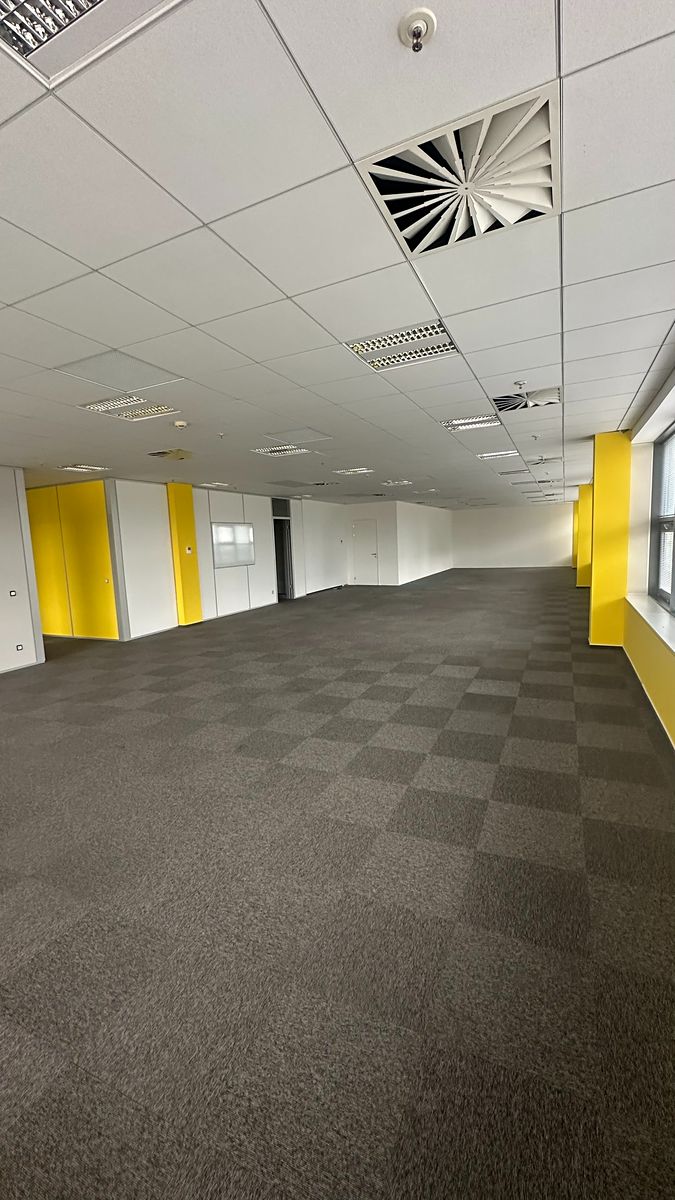 Pronájem kanceláře 240 m² – fotografie 3
