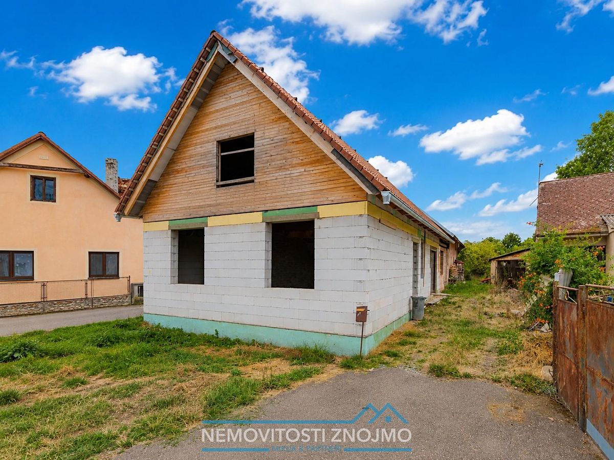 Prodej rodinného domu 200 m², pozemek 463 m² – fotografie 2