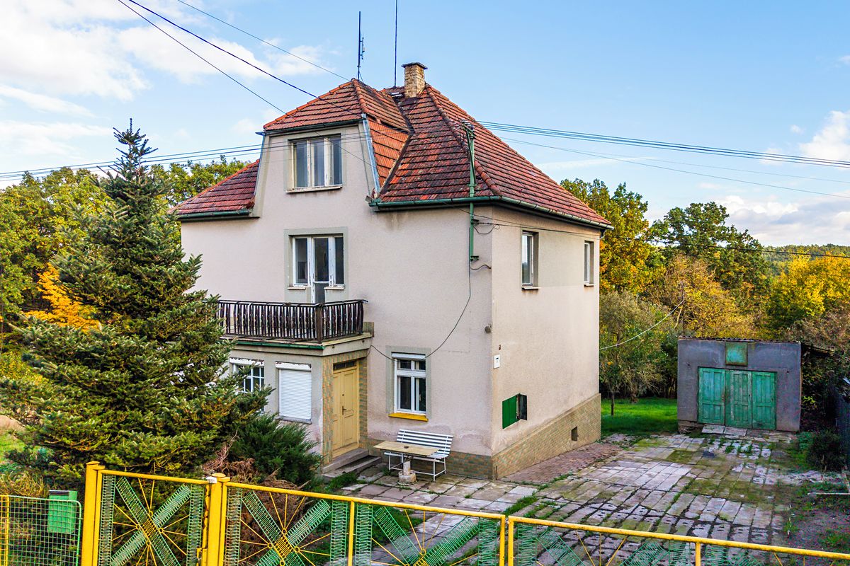 Prodej rodinného domu 200 m², pozemek 1305 m²