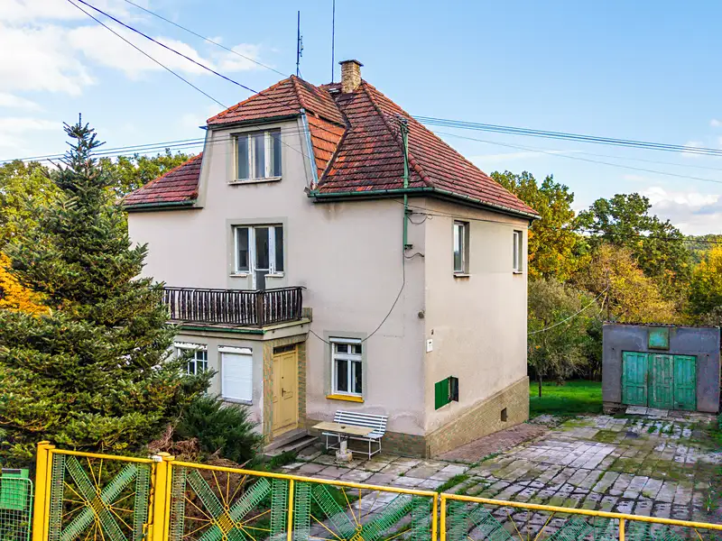 Prodej rodinného domu 200 m², pozemek 1305 m², Zdemyslice – náhled fotky 1