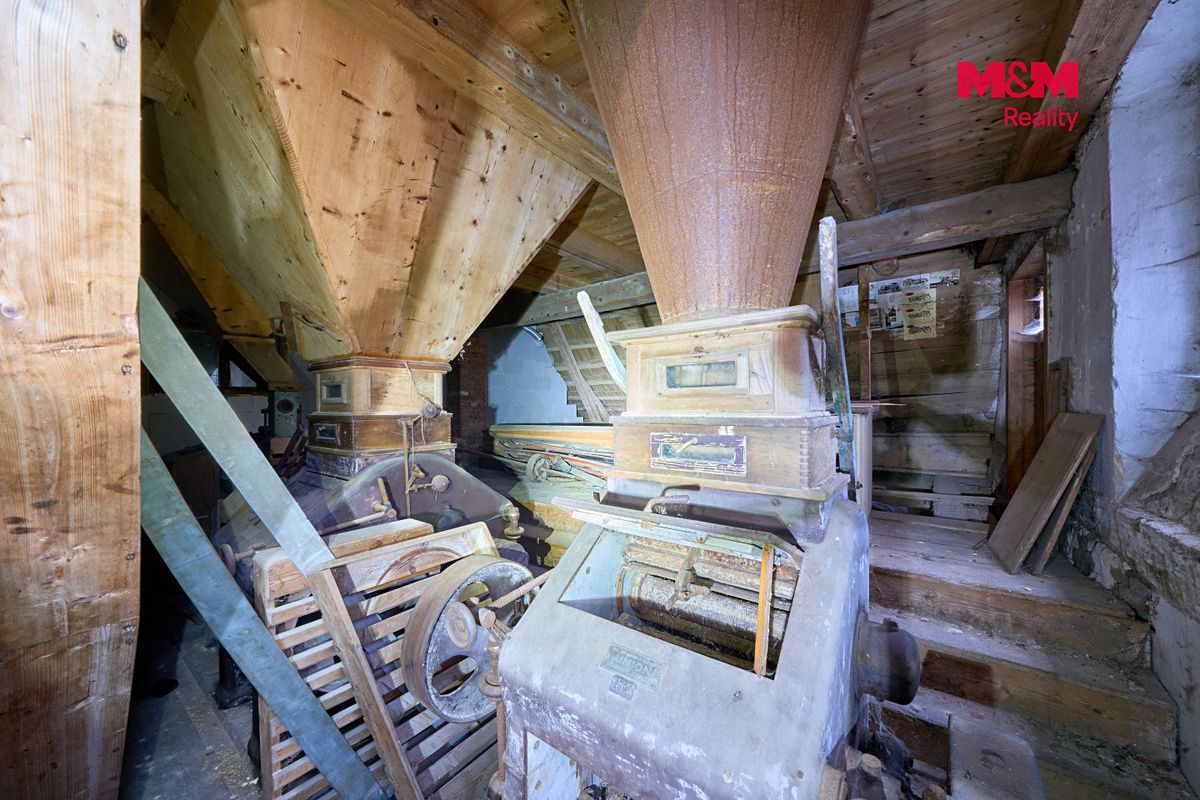 Prodej rodinného domu 268 m², pozemek 5776 m² – fotografie 4
