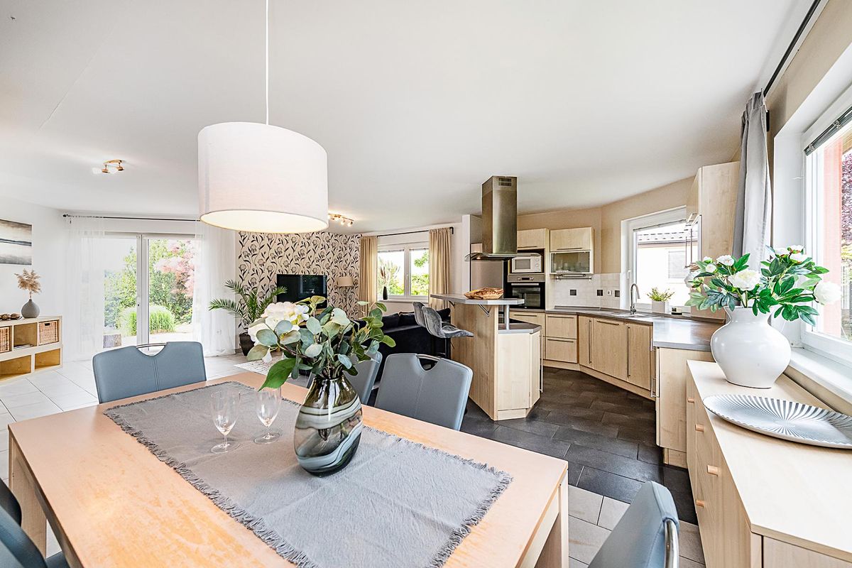Prodej rodinného domu 138 m², pozemek 749 m² – fotografie 2
