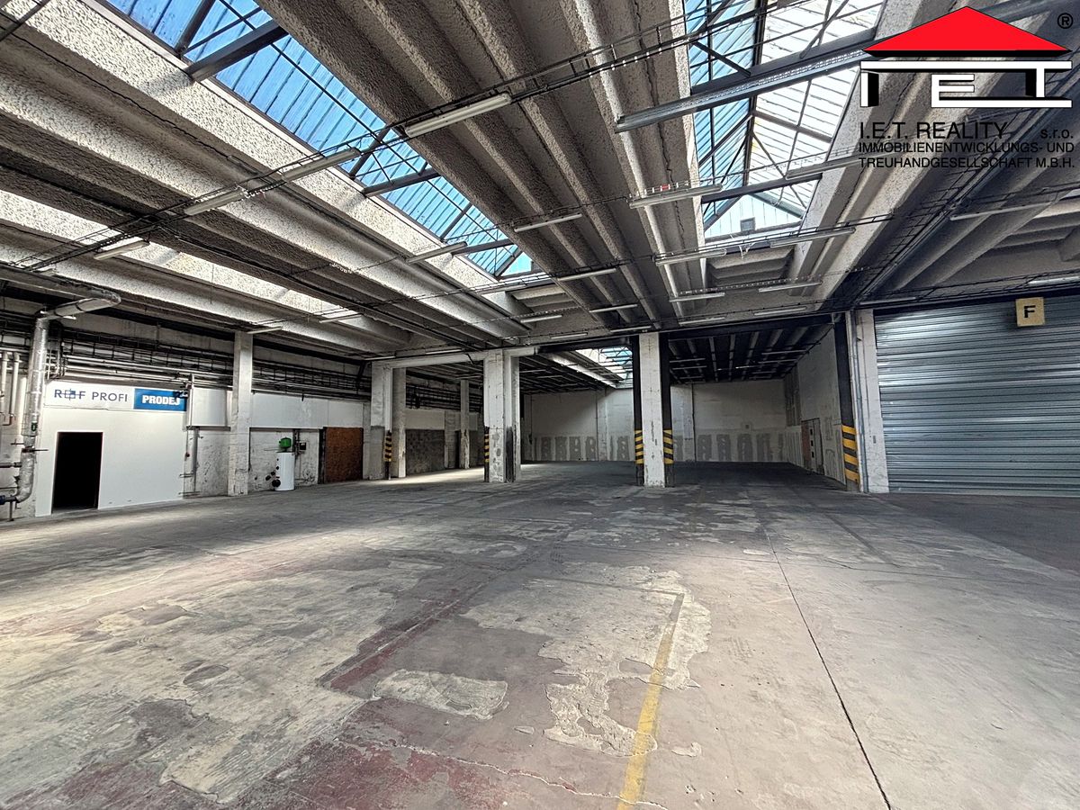 Pronájem skladového prostoru 992 m² – fotografie 2