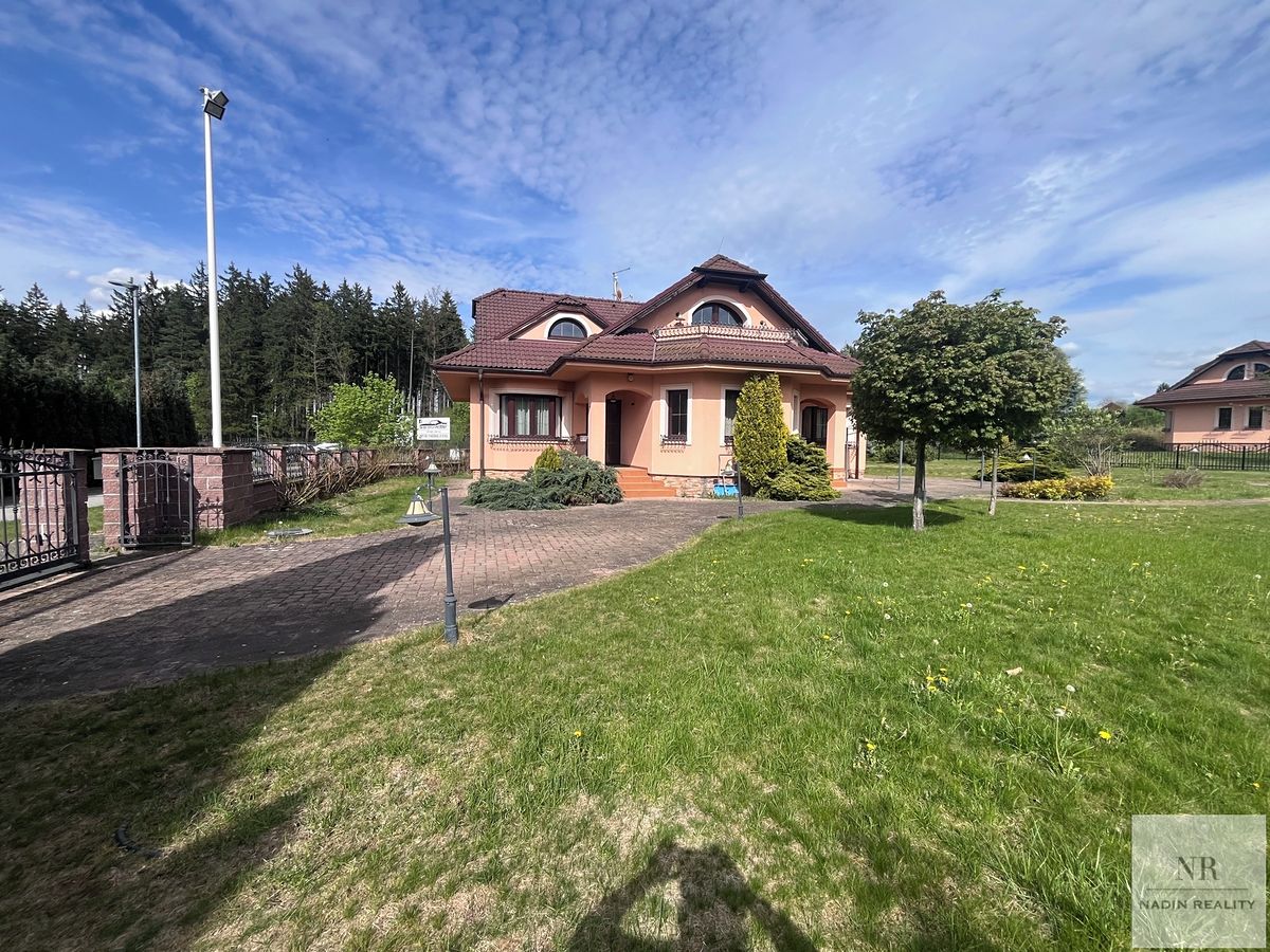 Prodej vily 350 m², pozemek 1148 m² – fotografie 2