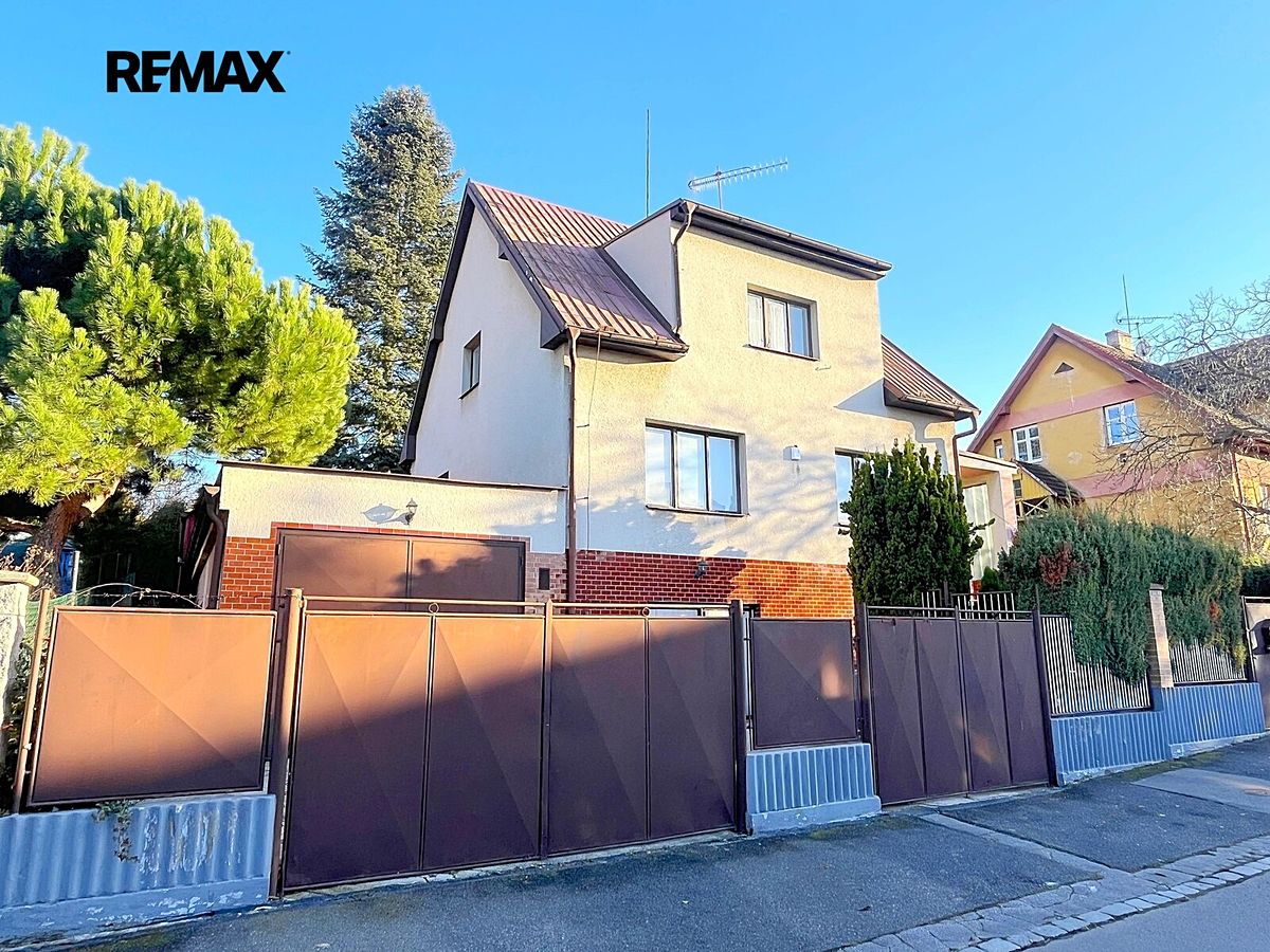 Prodej rodinného domu 272 m², pozemek 841 m² – fotografie 4