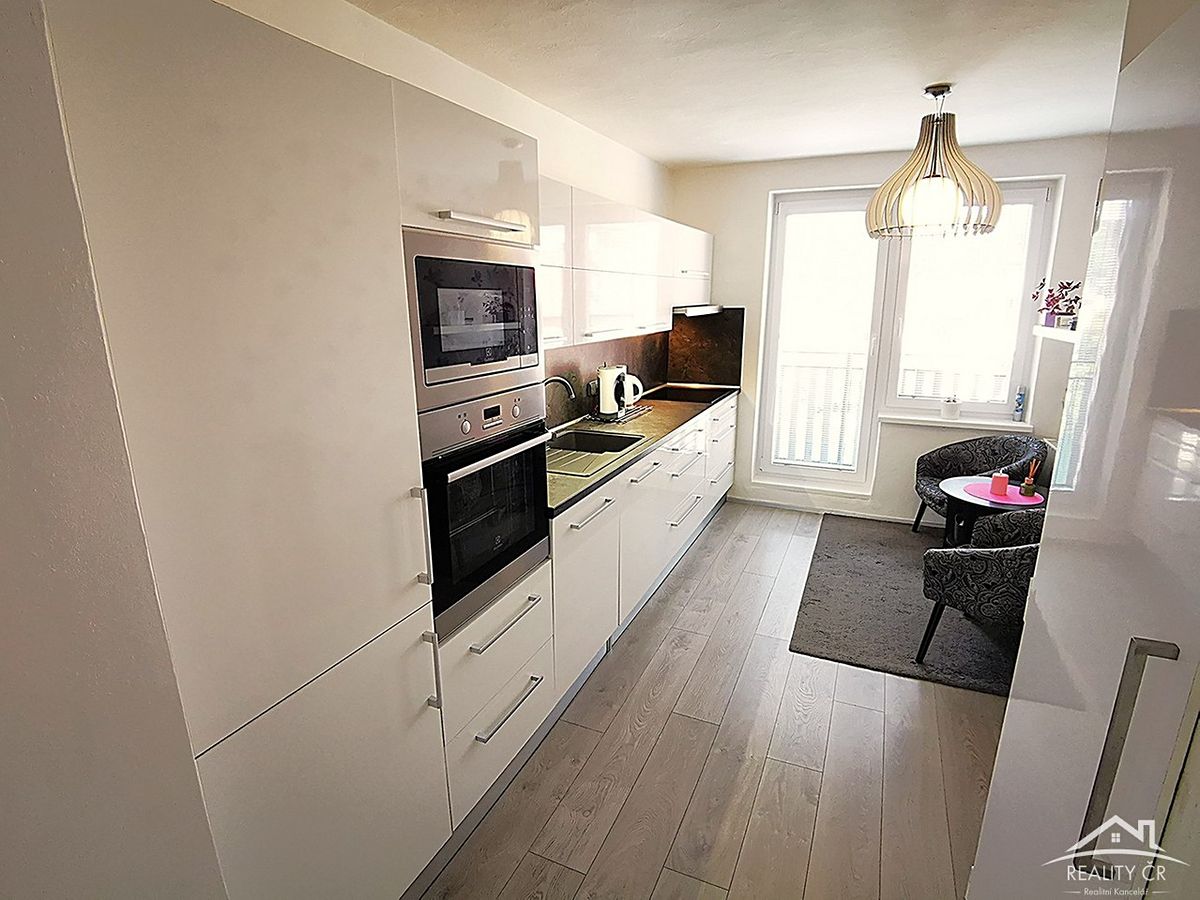 Prodej rodinného domu 328 m², pozemek 438 m² – fotografie 5
