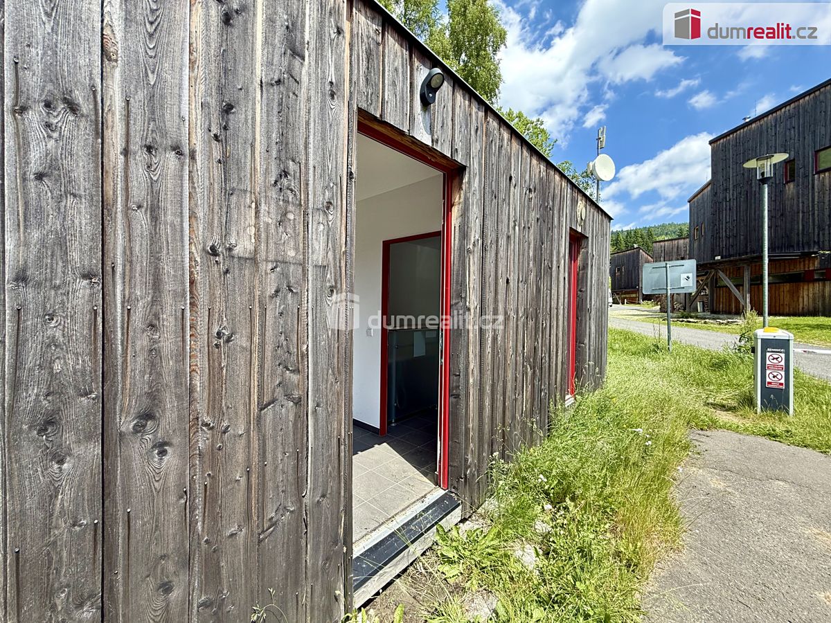 Prodej komerčního pozemku 450 m² – fotografie 3