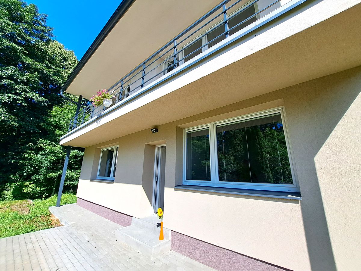 Prodej rodinného domu 230 m², pozemek 1280 m² – fotografie 2