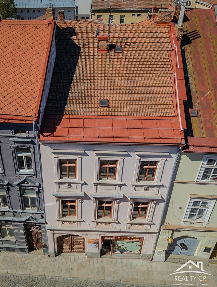Prodej rodinného domu 615 m², pozemek 684 m² – fotografie 2