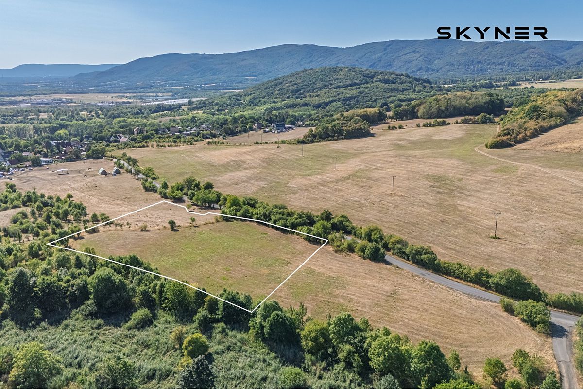 Prodej stavebního pozemku 8231 m² – fotografie 2