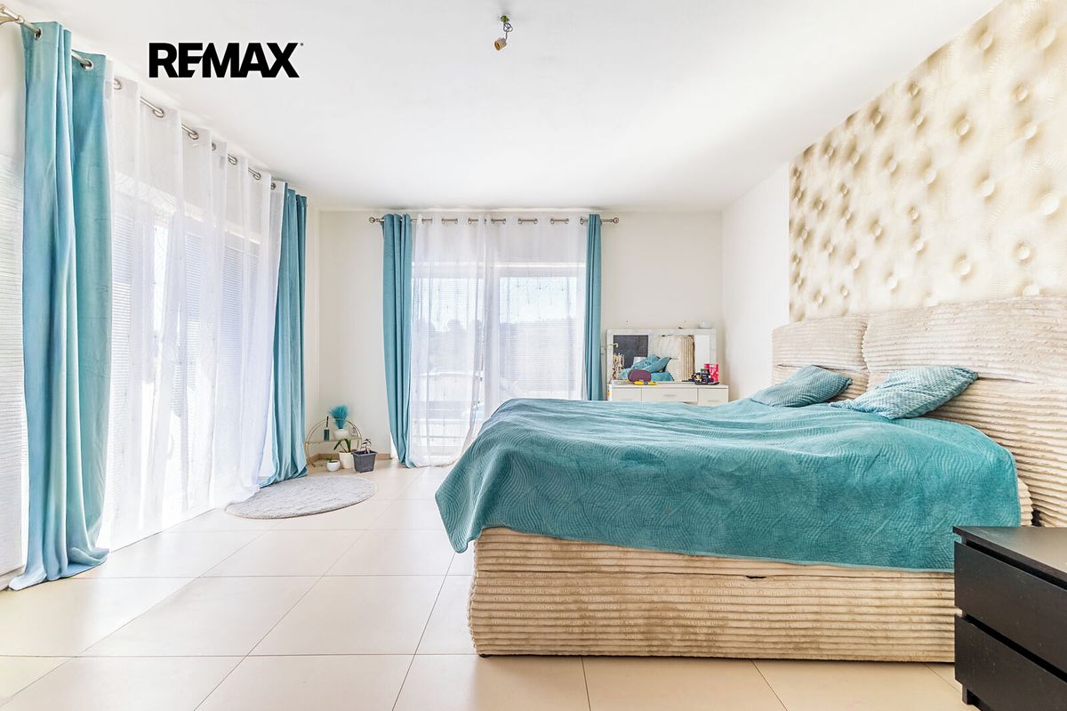 Prodej rodinného domu 228 m², pozemek 919 m² – fotografie 4