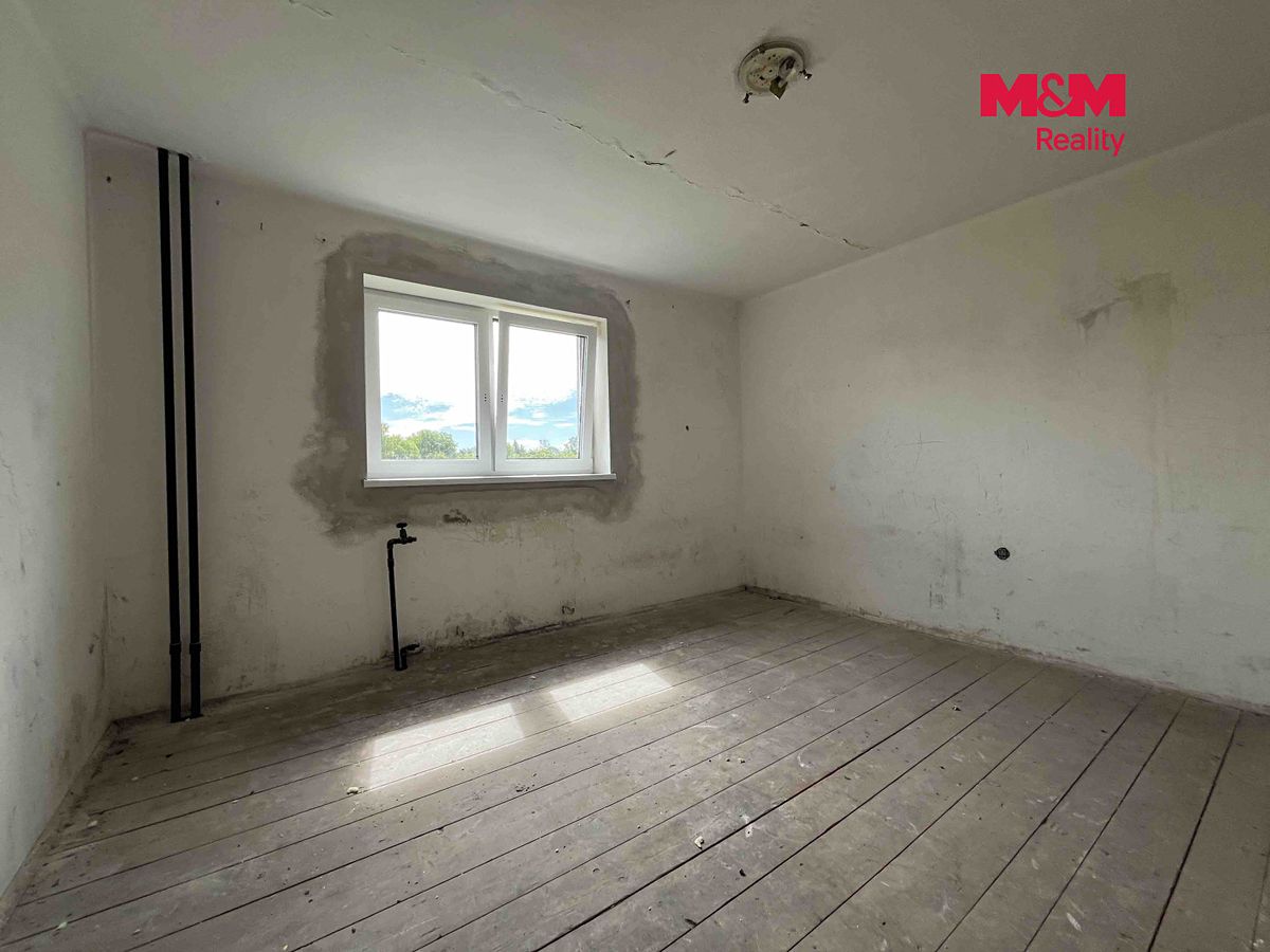 Prodej rodinného domu 204 m², pozemek 704 m² – fotografie 3