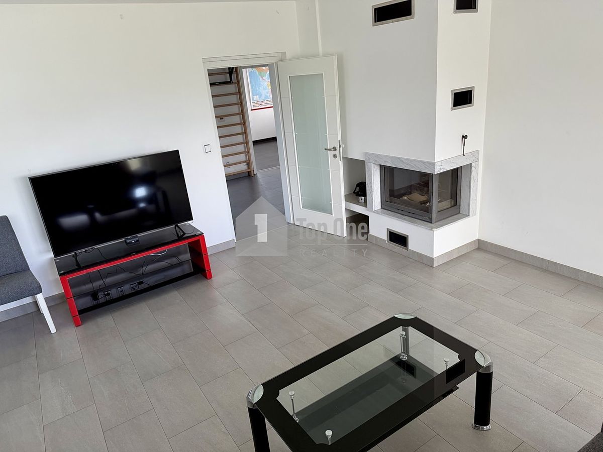Prodej rodinného domu 261 m², pozemek 840 m² – fotografie 4