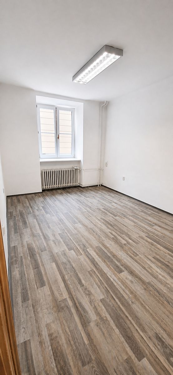 Pronájem kanceláře 65 m² – fotografie 3