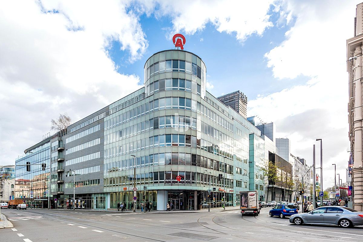 Pronájem kanceláře 1135 m²