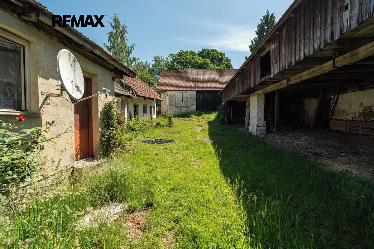 Prodej rodinného domu 425 m², pozemek 2111 m² – fotografie 3