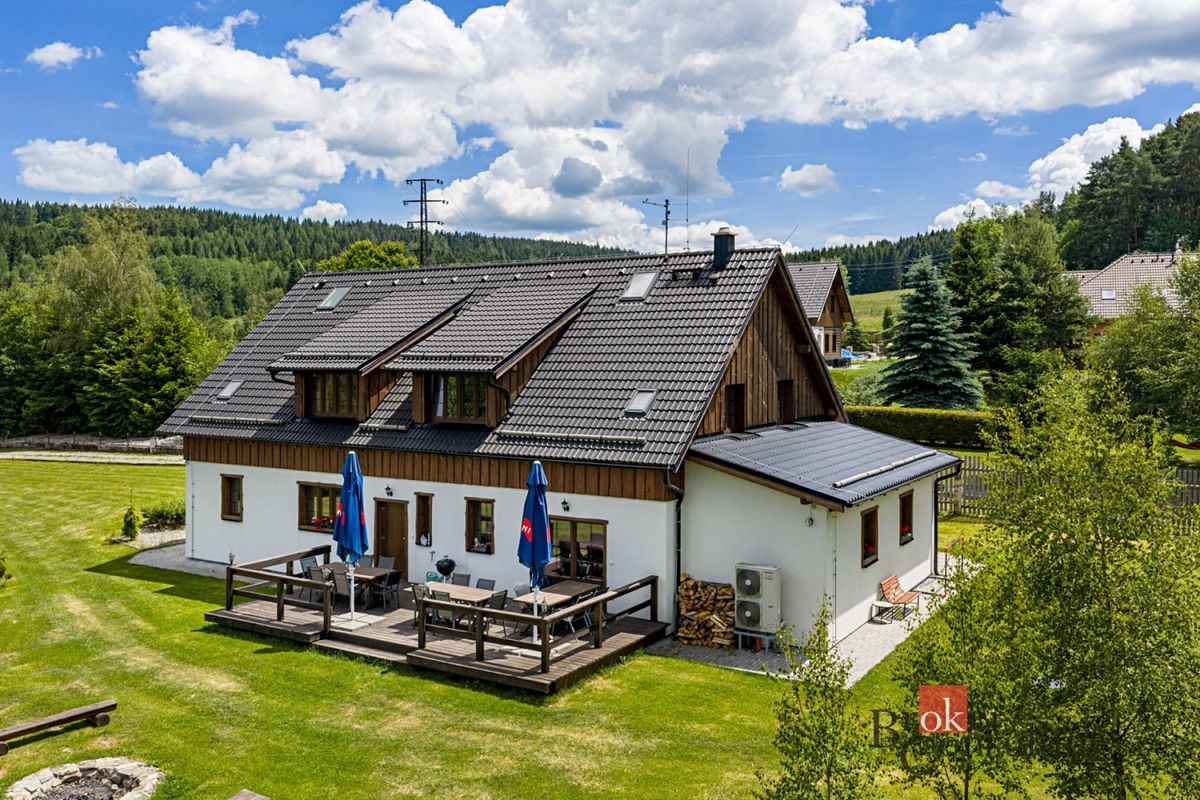 Prodej rodinného domu 294 m², pozemek 3400 m²
