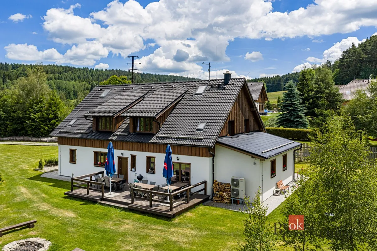 Prodej rodinného domu 294 m², pozemek 2400 m²