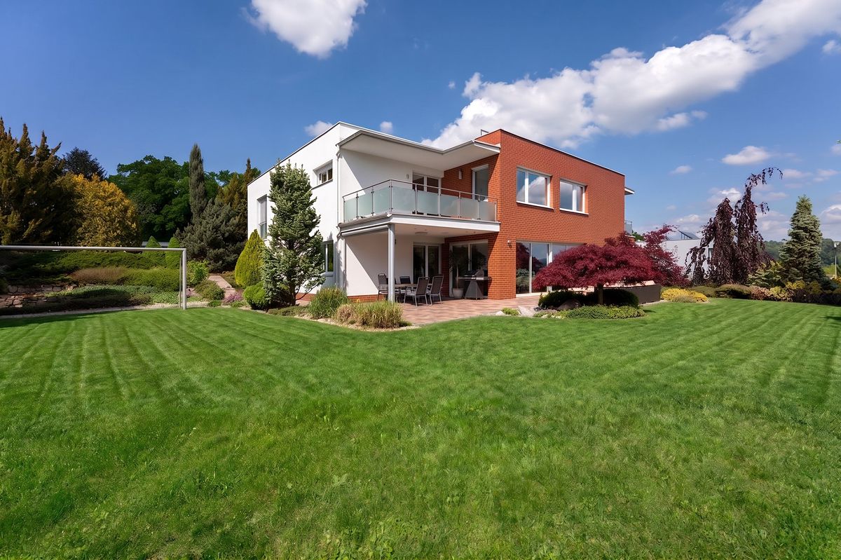 Prodej vily 479 m², pozemek 1503 m² – fotografie 2