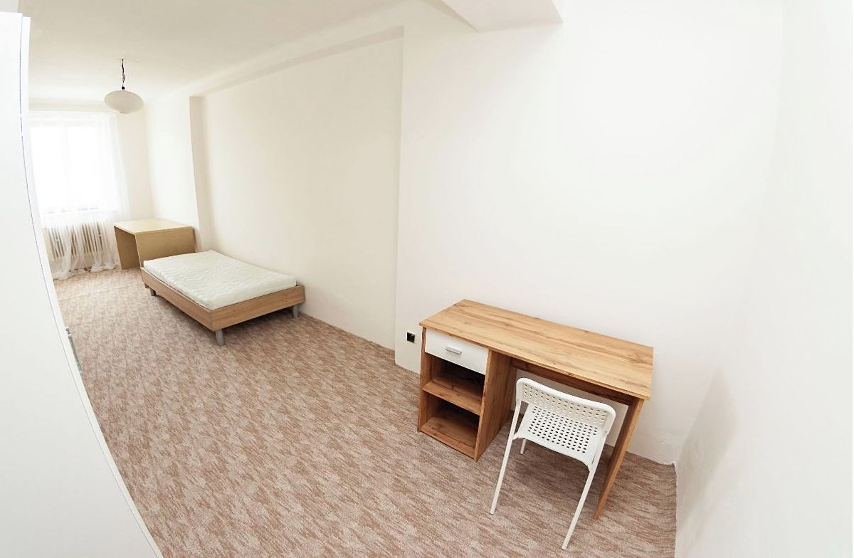 Pronájem bytu pokoje 79 m² – fotografie 3