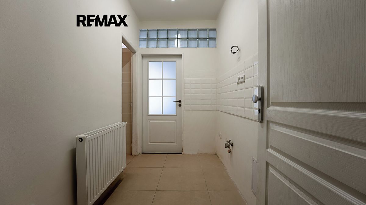 Prodej rodinného domu 210 m², pozemek 264 m² – fotografie 2