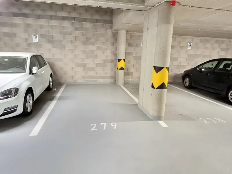 Pronájem garážového stání 12 m², Praha – náhled fotky 2