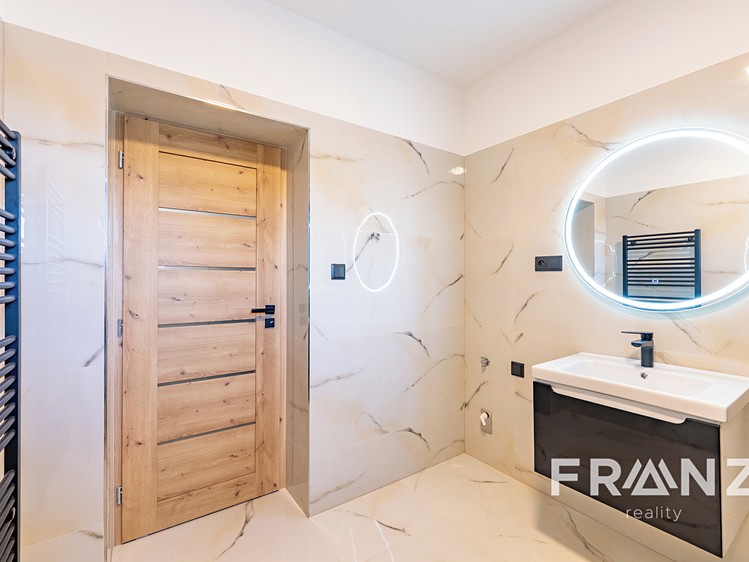Pronájem bytu 2+1, 75 m² (6 z 21)