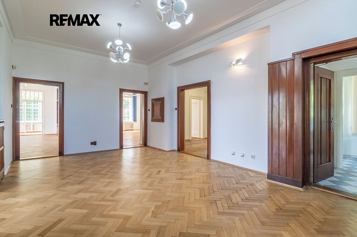 Prodej vily 564 m², pozemek 1325 m² – fotografie 3