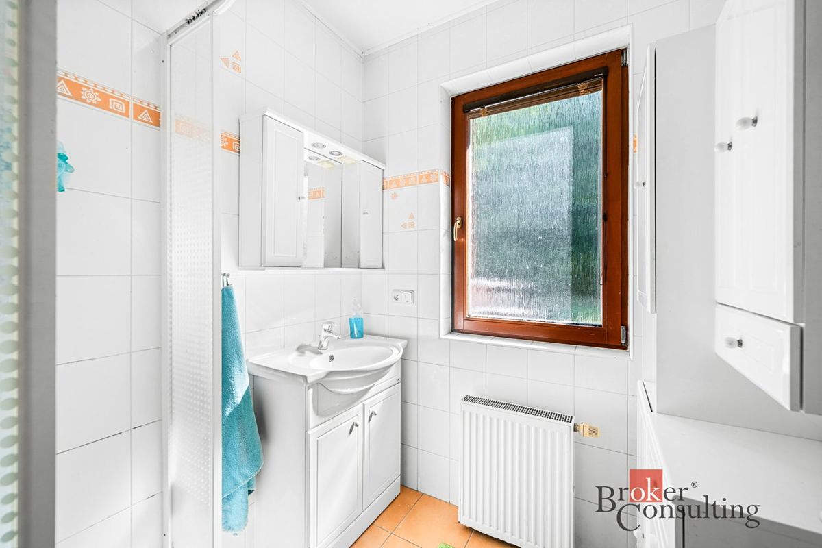 Prodej rodinného domu 196 m², pozemek 252 m² – fotografie 5