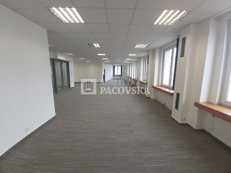 Pronájem komerčního prostoru, 136 m² (6 z 23)