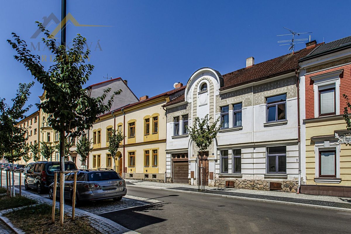 Prodej rodinného domu 498 m², pozemek 457 m² – fotografie 3