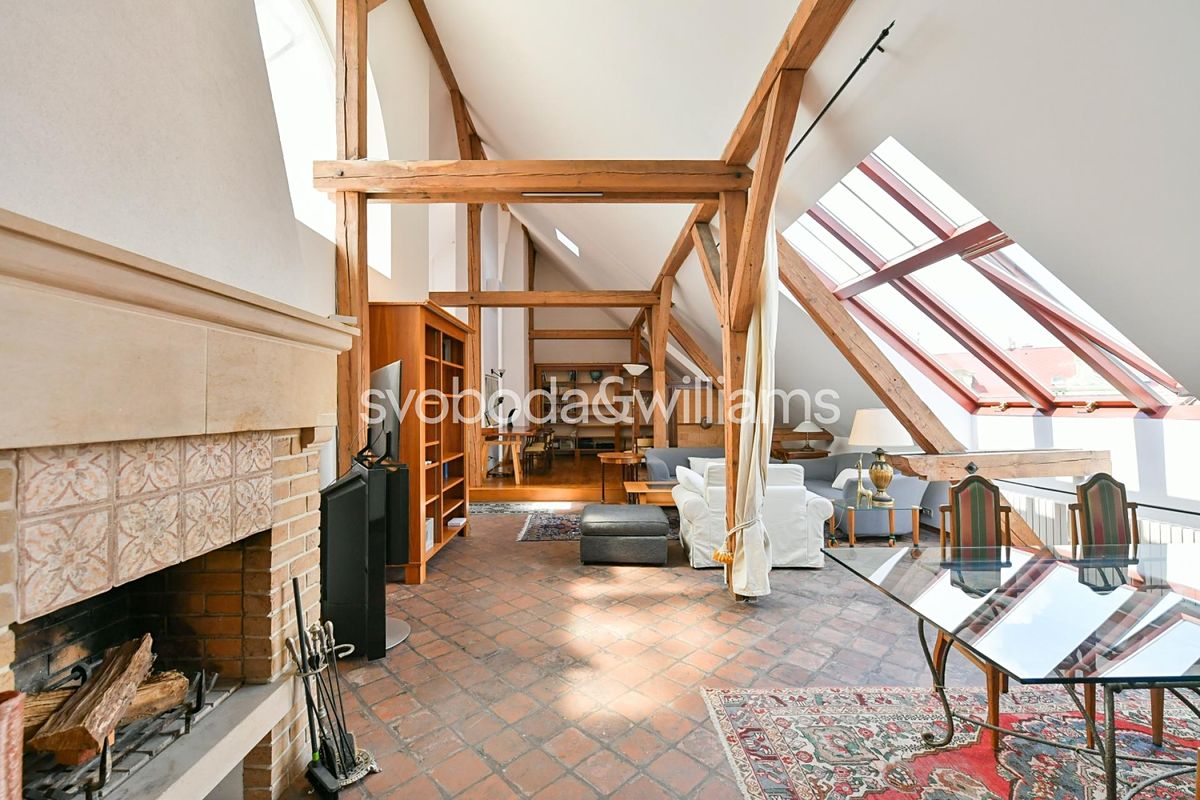 Pronájem bytu 1+kk 169 m²