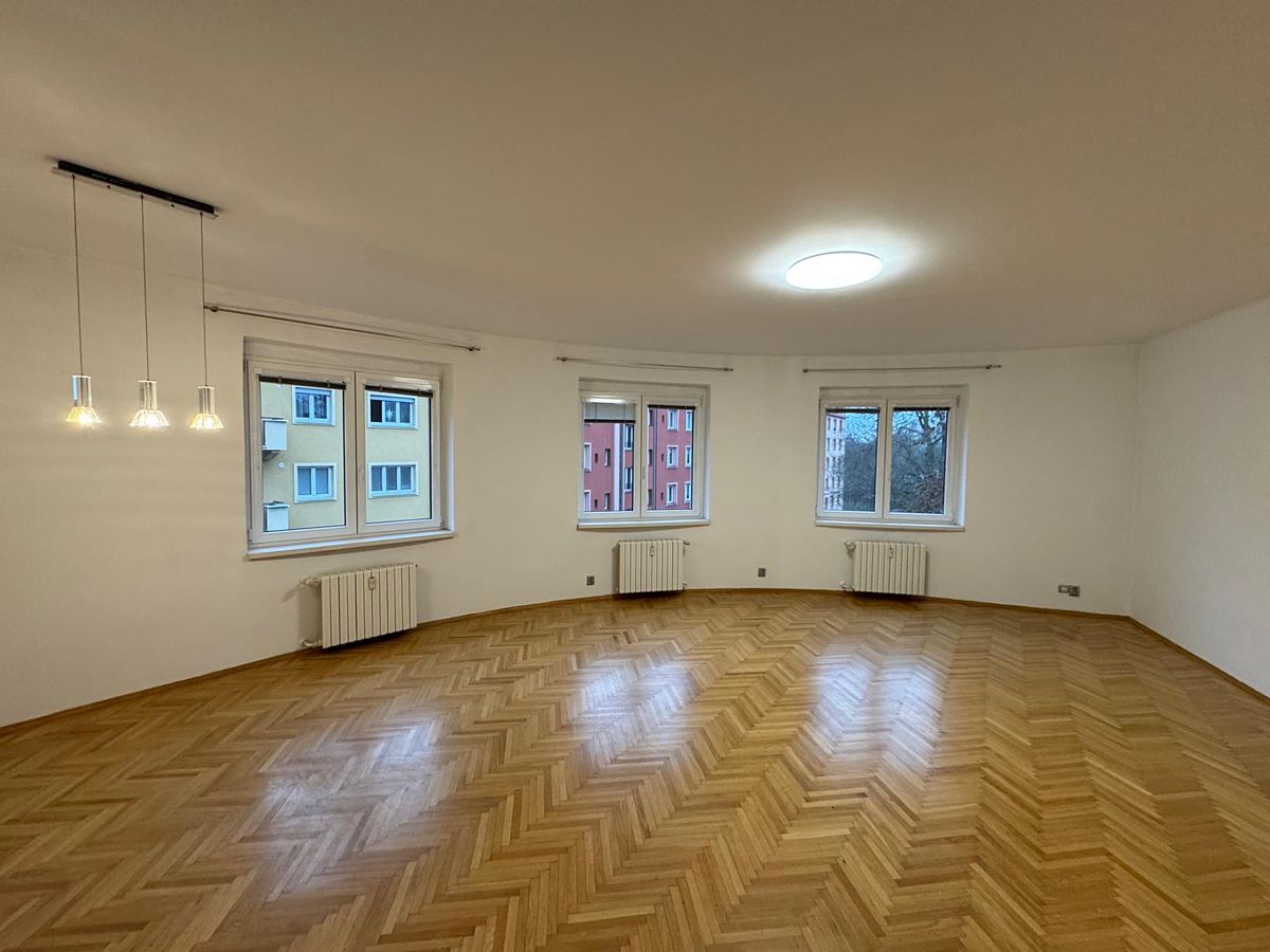 Pronájem bytu 3+1 88 m² – fotografie 4