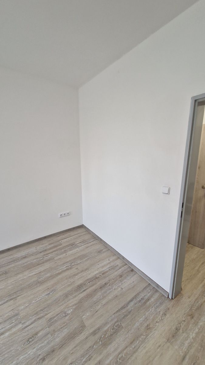 Pronájem bytu 1+kk 28 m² – fotografie 4