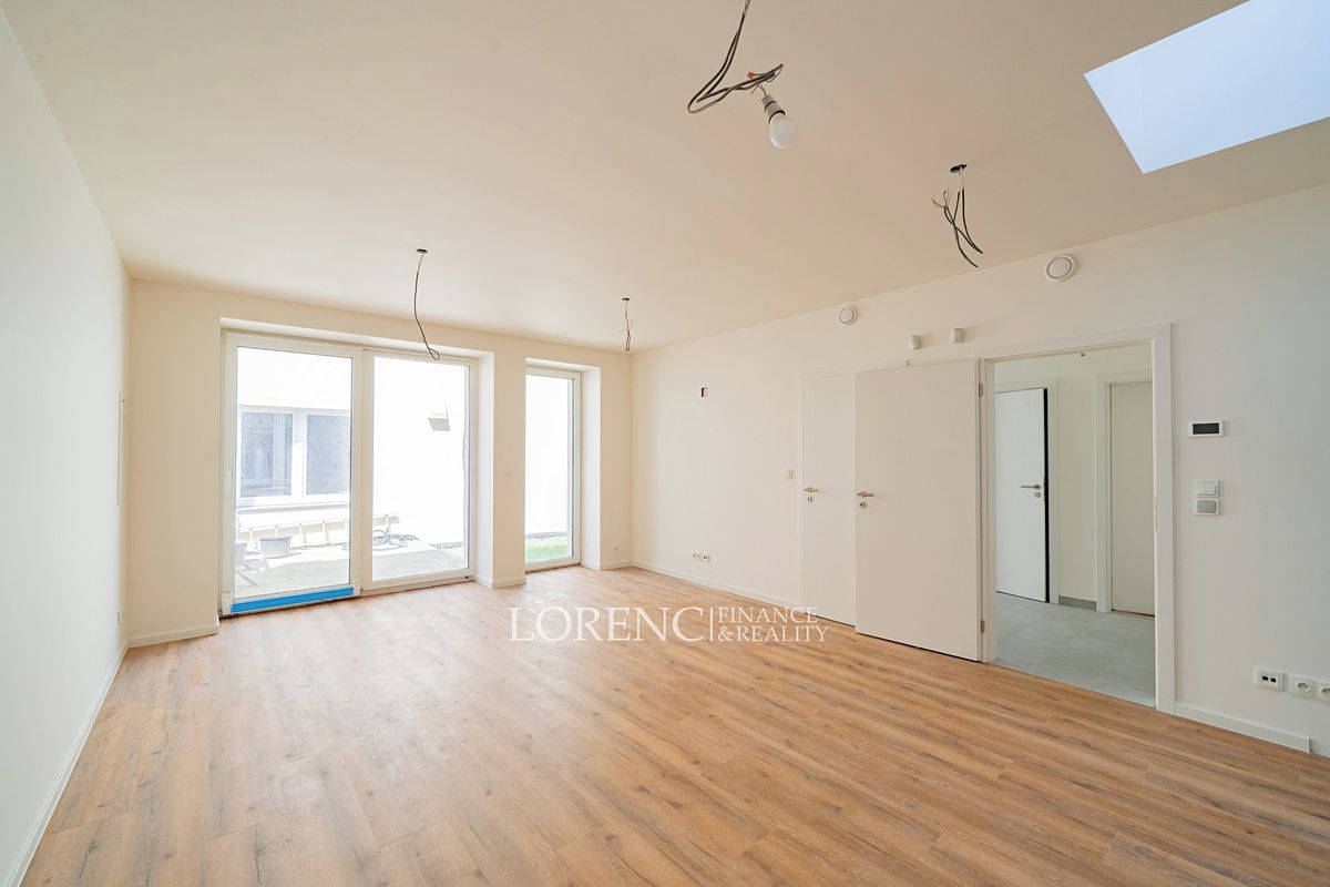 Pronájem kanceláře 156 m² – fotografie 3