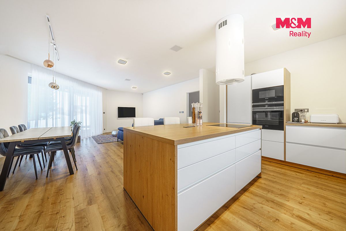 Prodej rodinného domu 140 m², pozemek 1570 m² – fotografie 5