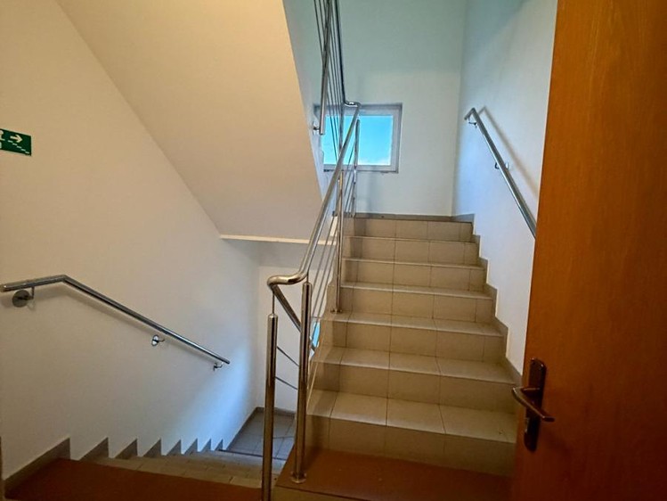 Pronájem komerčního prostoru, 200 m² (40 z 50)