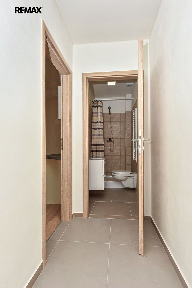 Pronájem bytu 2+kk 37 m² – fotografie 2