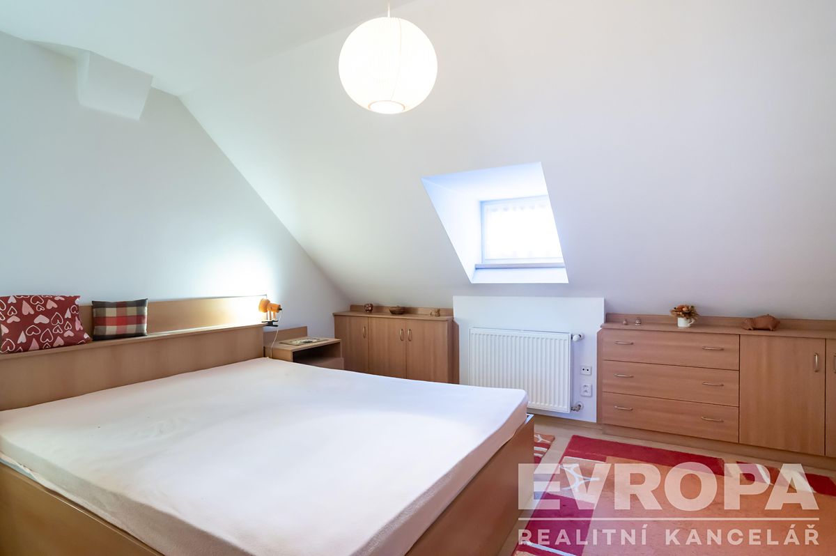 Prodej rodinného domu 180 m², pozemek 175 m² – fotografie 4