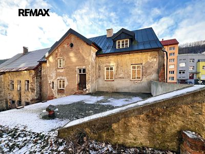 Prodej rodinného domu 492 m², pozemek 693 m²