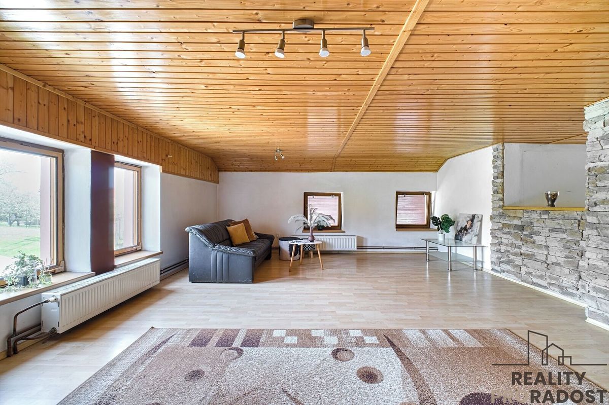 Prodej rodinného domu 150 m², pozemek 650 m² – fotografie 2